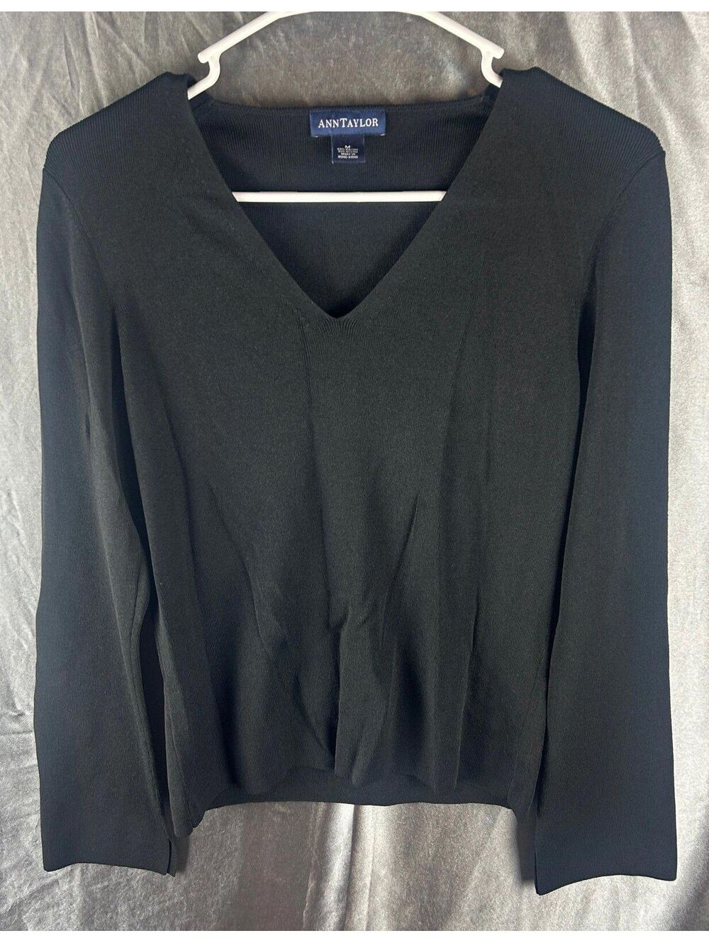 Ann Taylor Women’s Black V-Neck Long Sleeve Shirt Size Medium